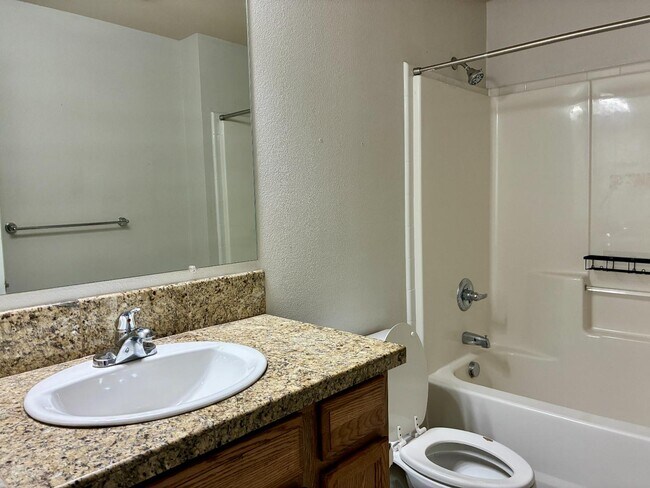 Building Photo - 1009 Forrest Dr