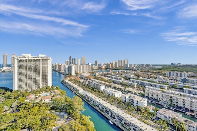 Building Photo - 2000 Island Blvd