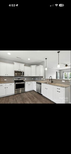 Building Photo - 940 Von Buren Blvd