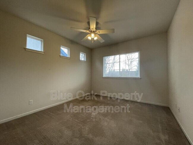 Building Photo - 1307 Yosemite Dr