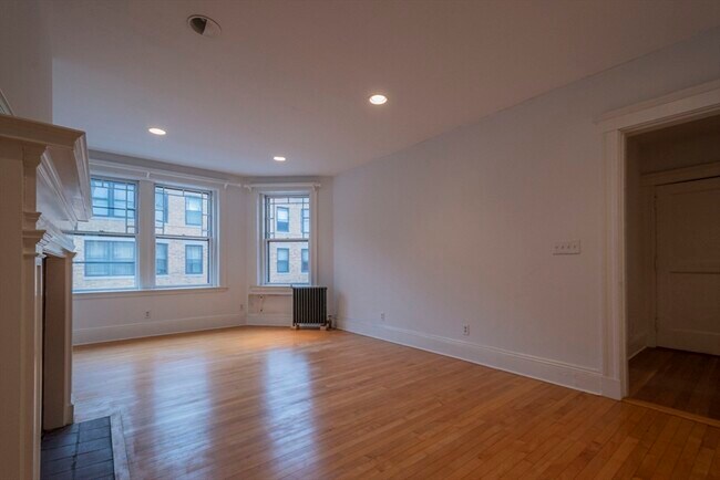 Building Photo - 2 Newport Rd