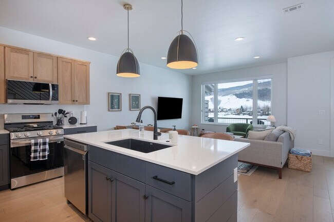 Building Photo - 85 Haverly St