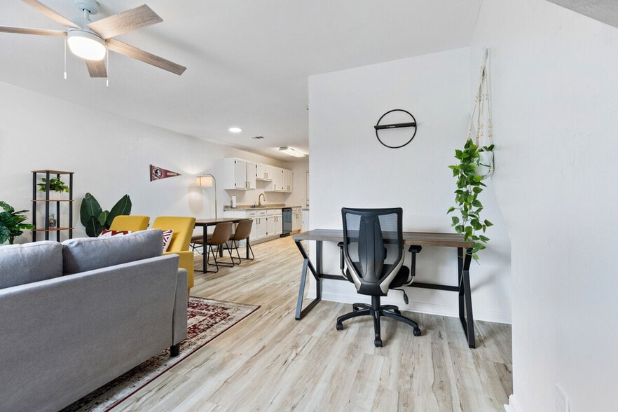 Building Photo - 1300 Nylic St