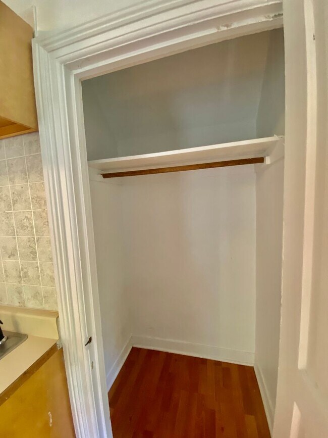 Building Photo - 920