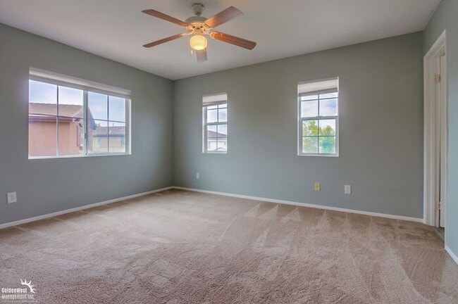 Building Photo - Beautifully 5Bdm 3.5Ba Home in Prime Location