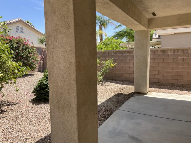 Building Photo - 78472 Glastonbury Way