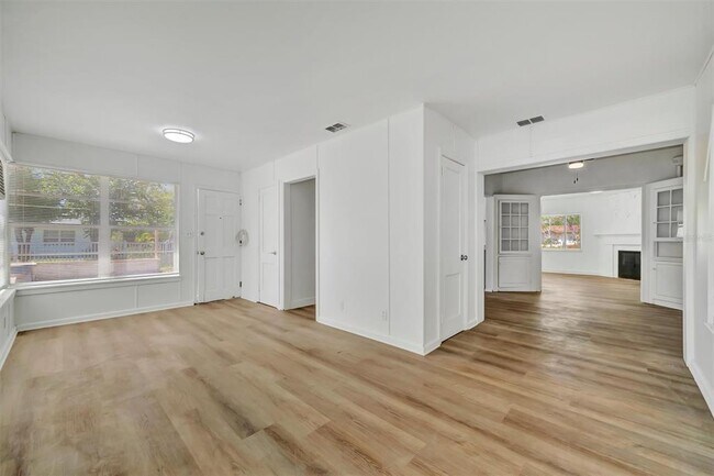 Building Photo - 6348 7th Ave N