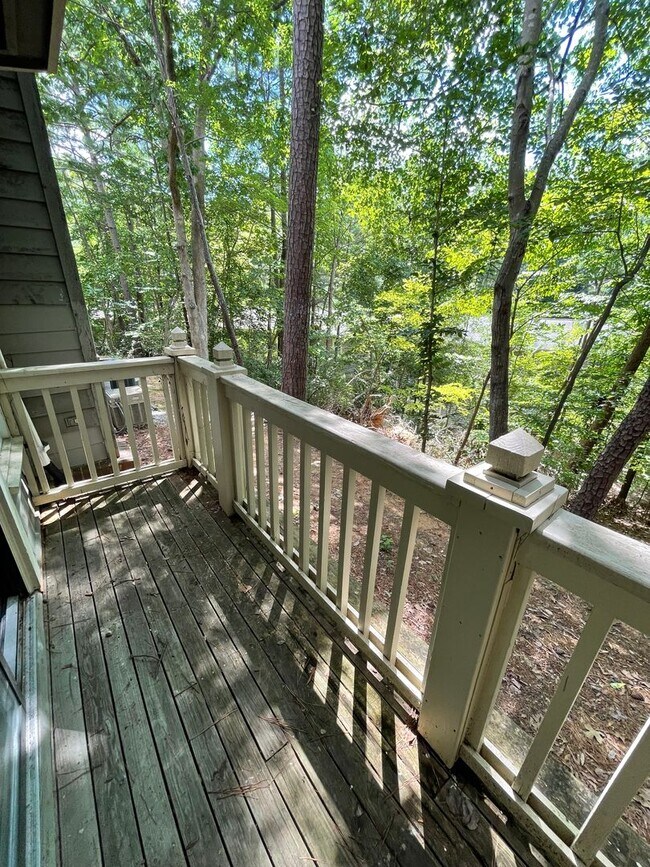 Building Photo - Mill Creek - Updated 2br 2ba garden-style ...