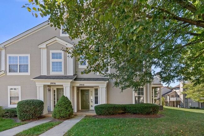 Building Photo - 2 Bed 1.5 Bath - Germantown Condo - Attach...