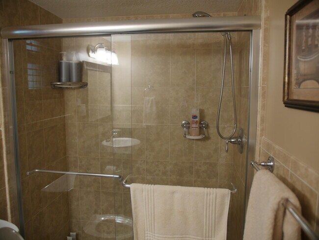Building Photo - 2769 Garden Dr S