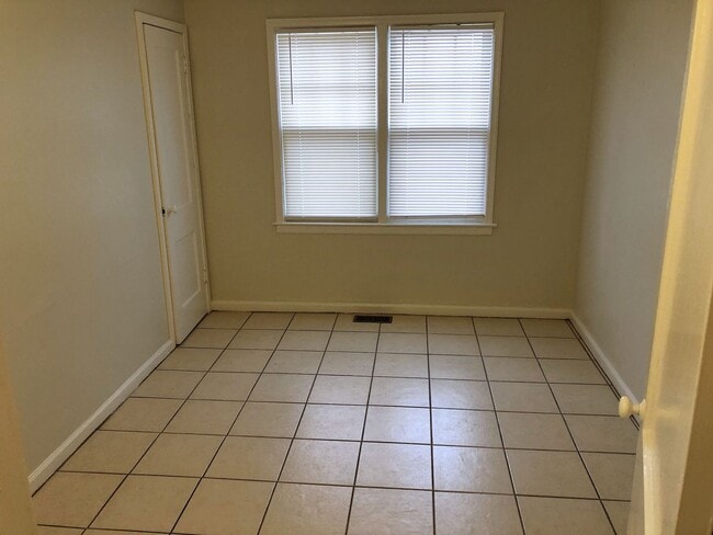 Building Photo - 775-775 Kickapoo St