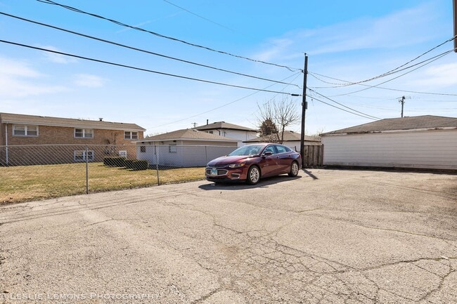 Building Photo - 7653 Roberts Rd
