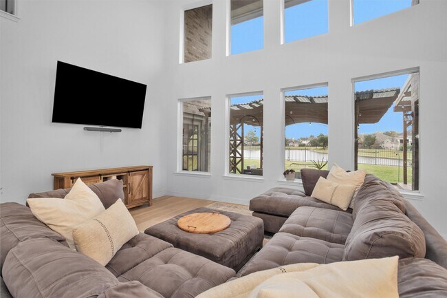 Building Photo - 3006 E Lake Falls Cir