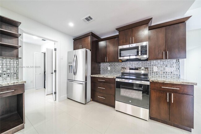 Building Photo - 1001 NW 127th Pl