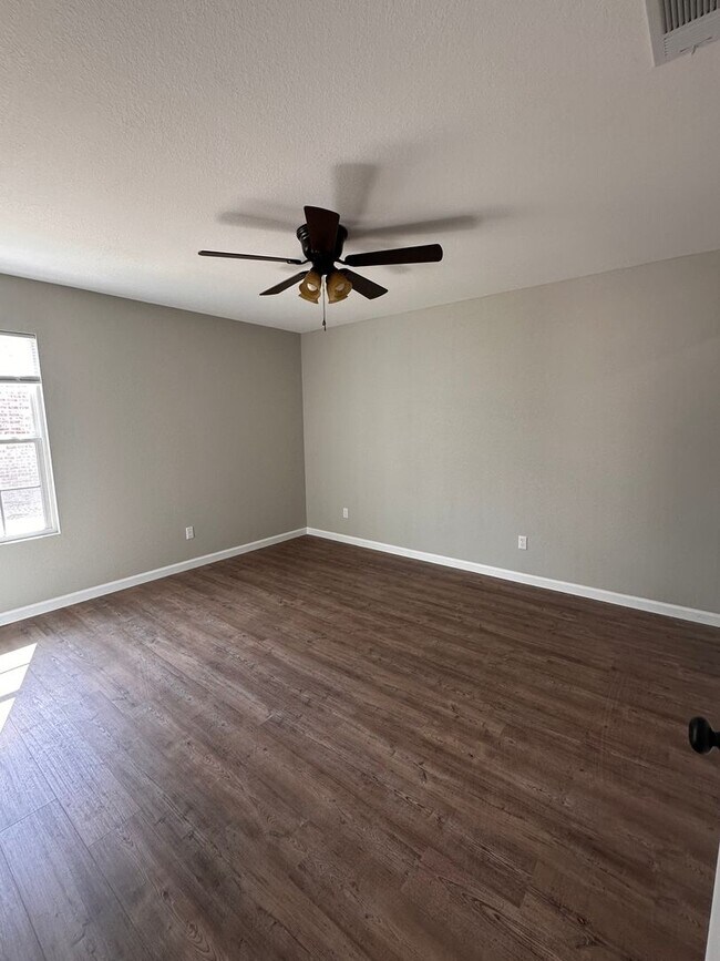 Building Photo - 906 Moxley Dr