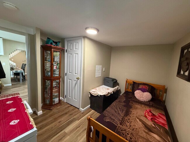 Building Photo - 29 N Texas Ave