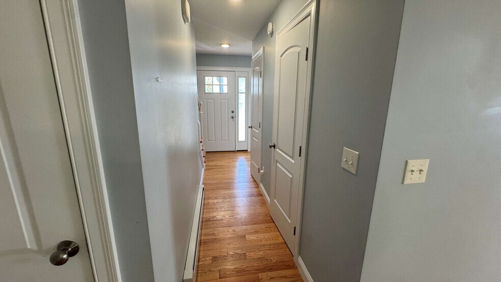 Building Photo - 38 Gristmill Ln