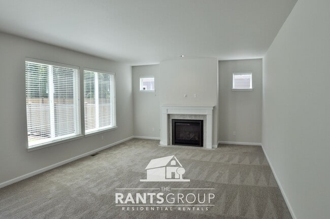 Building Photo - Beautiful  3 bedroom, 2.5 bath, 2-story home in Steilacoom Ridge