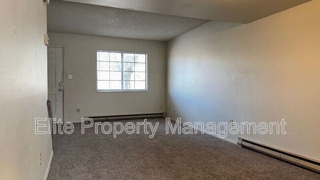 Building Photo - 25 Royal Crest Dr