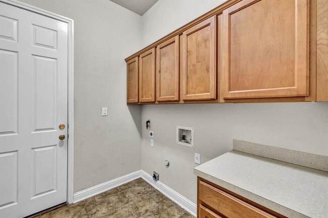 Building Photo - 15220 Interlachen Dr
