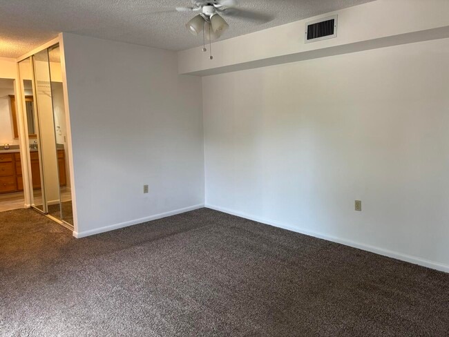 Building Photo - 507 5th Ln