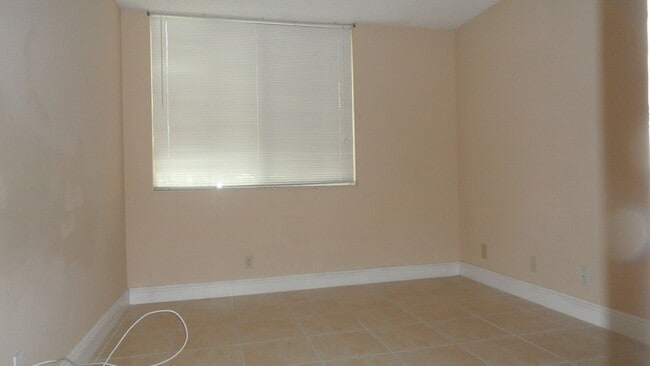 Building Photo - 10749 - Menkin LOJ 7-104 Condo