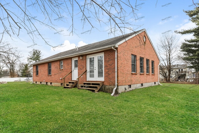 Building Photo - 10766 Pippin Rd