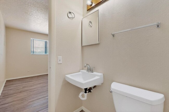 Building Photo - NE House 3/bd 1.75/ba 1/cg