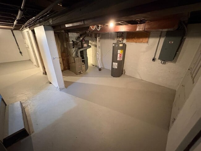 Building Photo - Gertrude 1