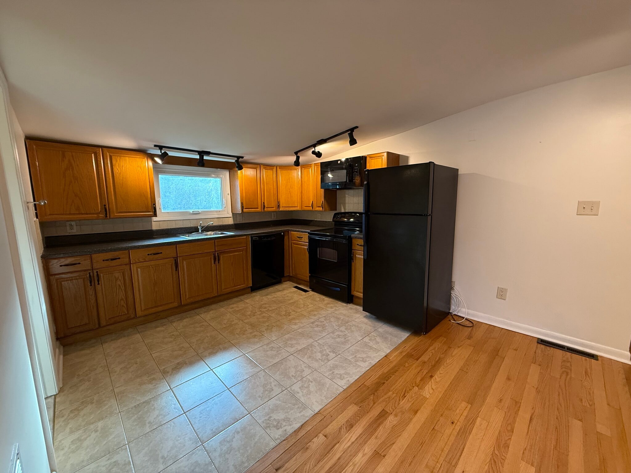 perfect for a breakfast/island cart! - 26 Patricia Ln