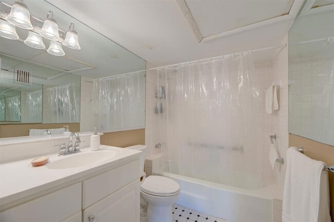 Building Photo - 1950 N Andrews Ave