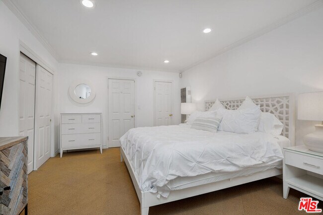 Building Photo - 2101 Ocean Ave