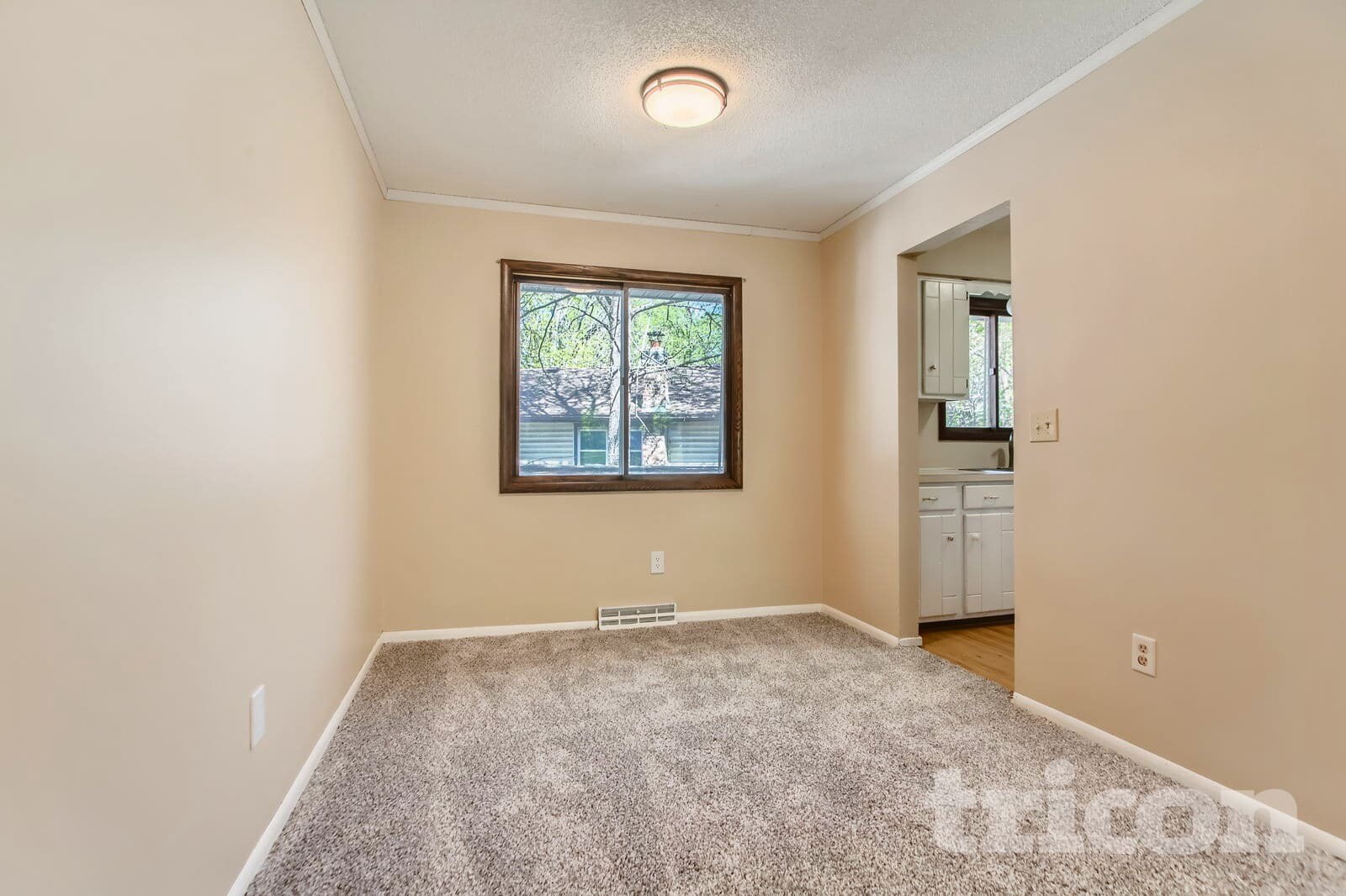 Building Photo - 13101 Thomas Ave