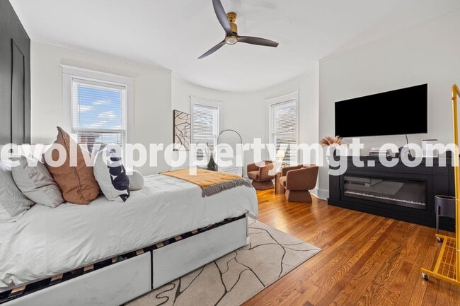Building Photo - Charming 2 bedroom midtown unit.
