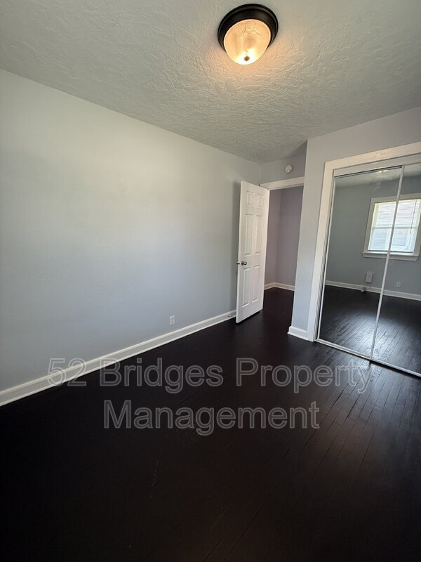 Building Photo - 2904 E 40th Ct