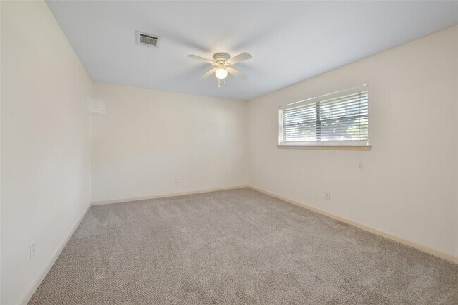 Building Photo - 502 Misty Ln