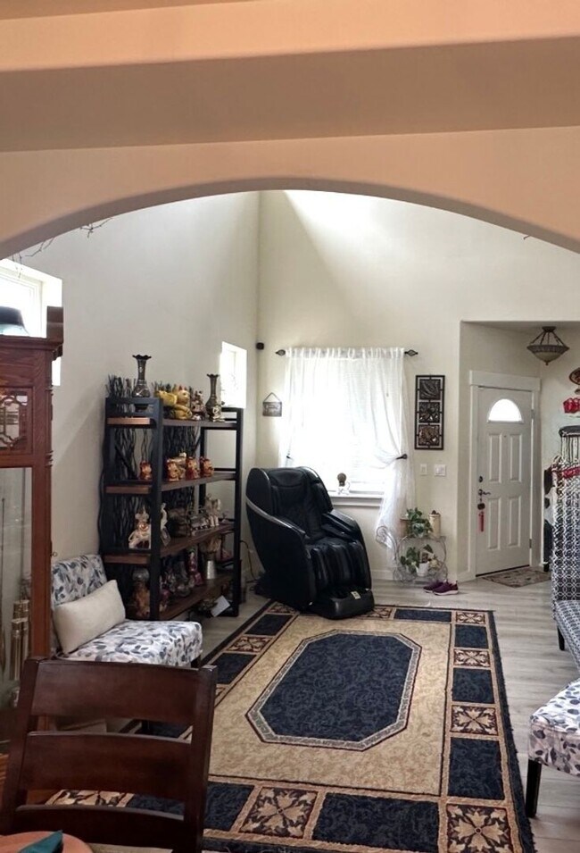 Building Photo - Beautiful 5 Bed/3Ba Single Family Home