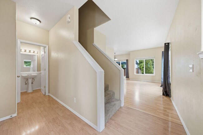 Building Photo - 1499 NE Birkshire Ct