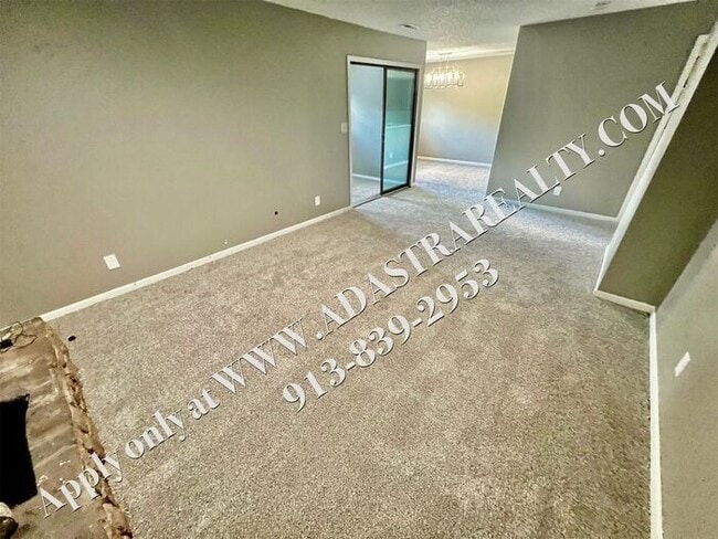 Building Photo - Updated 3 Bedroom 1 Bathroom Apartment in ...