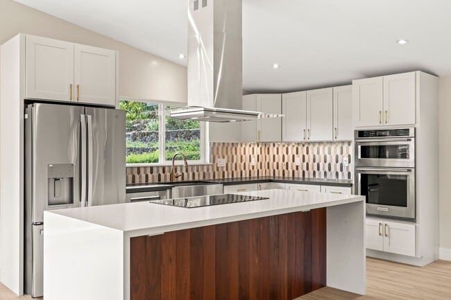 Building Photo - Manoa Valley, 4 bedroom, 3 bath, Fully Ren...