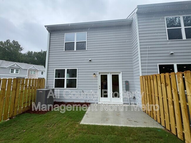 Building Photo - 268 Rydal Wy