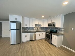 Building Photo - 7132 47th Ave SW