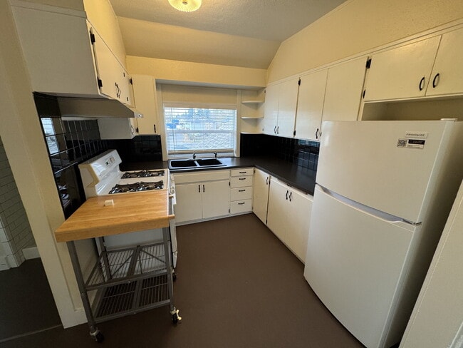 Building Photo - Cute 2-bedroom in Portsmouth Neighborhood / Close to University of Portland