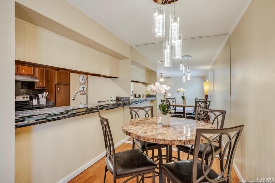 Building Photo - 8702 Village Dr