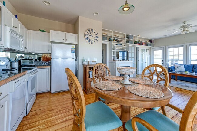 Building Photo - OFF-SEASON FURNISHED RENTAL AVAILABLE JAN and FEB '26