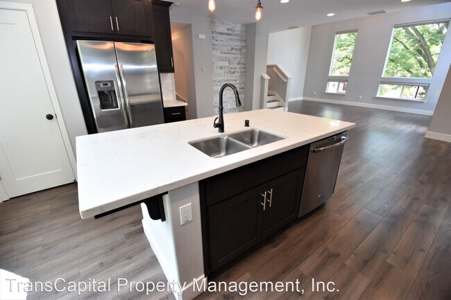 Building Photo - 3 br, 3.5 bath House - 401 10th Street