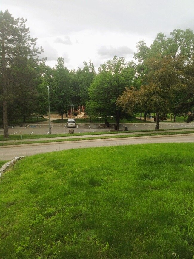 Building Photo - Beautiful Ralston 3 Bedroom Home Across from Park! Garage and fenced yard!