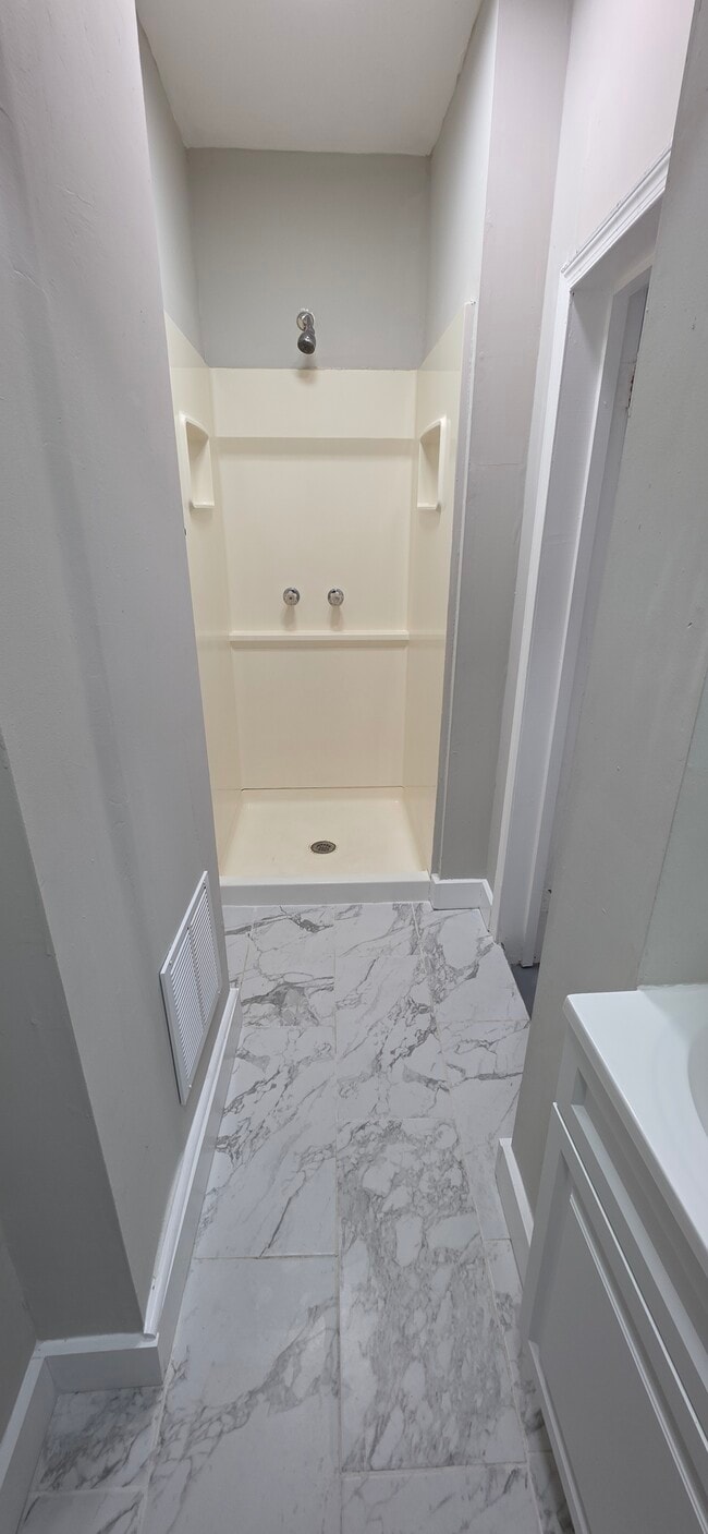 Building Photo - 1411 Bloomingdale Rd