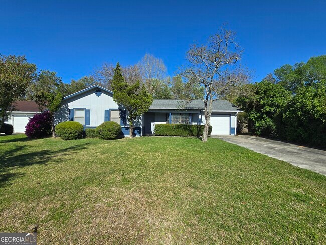 Building Photo - 425 Sunnyside Dr