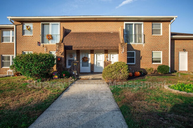 Primary Photo - 816 Winding Way